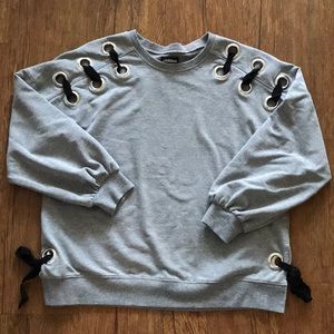 Sweatshirt with grommets